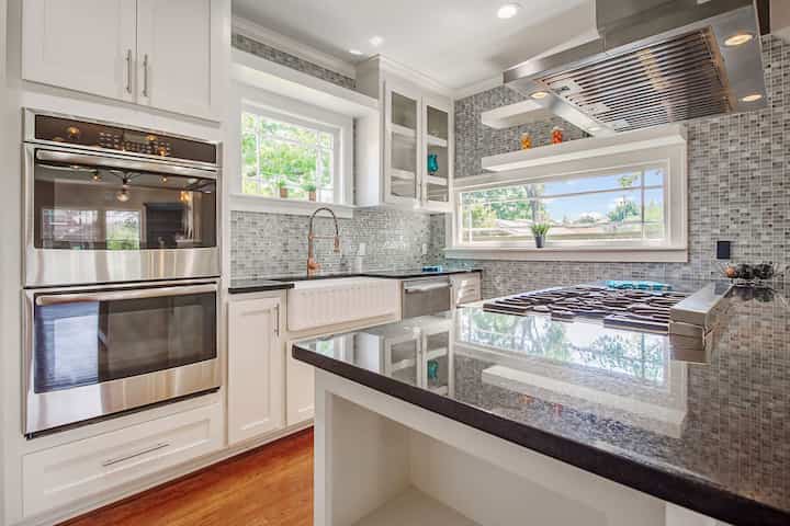 Hire kitchen refurbishment & appliances contractors in New Port Richey, Florida. Our expert fitters do extensions, design & installation.